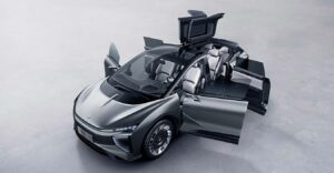 HiPhi X: portiere hi-tech, autopilot livello 4
