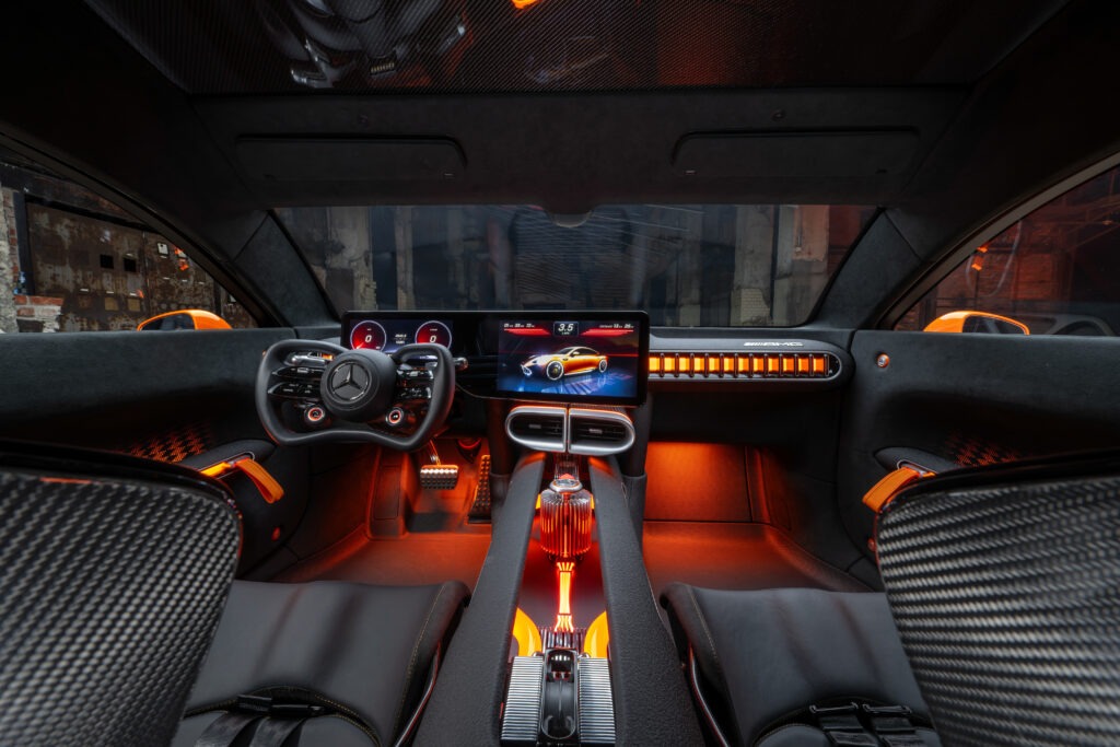 Mercedes Amg GT XX interni futuristici