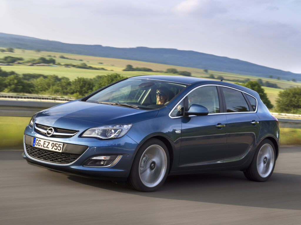 opel_astra_j_berlina auto sotto 10000 euro ruotemagiche